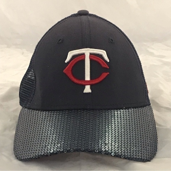 Minnesota Twins Women\'s SnapBack Sequined Baseball Cap by New Era  NWOT